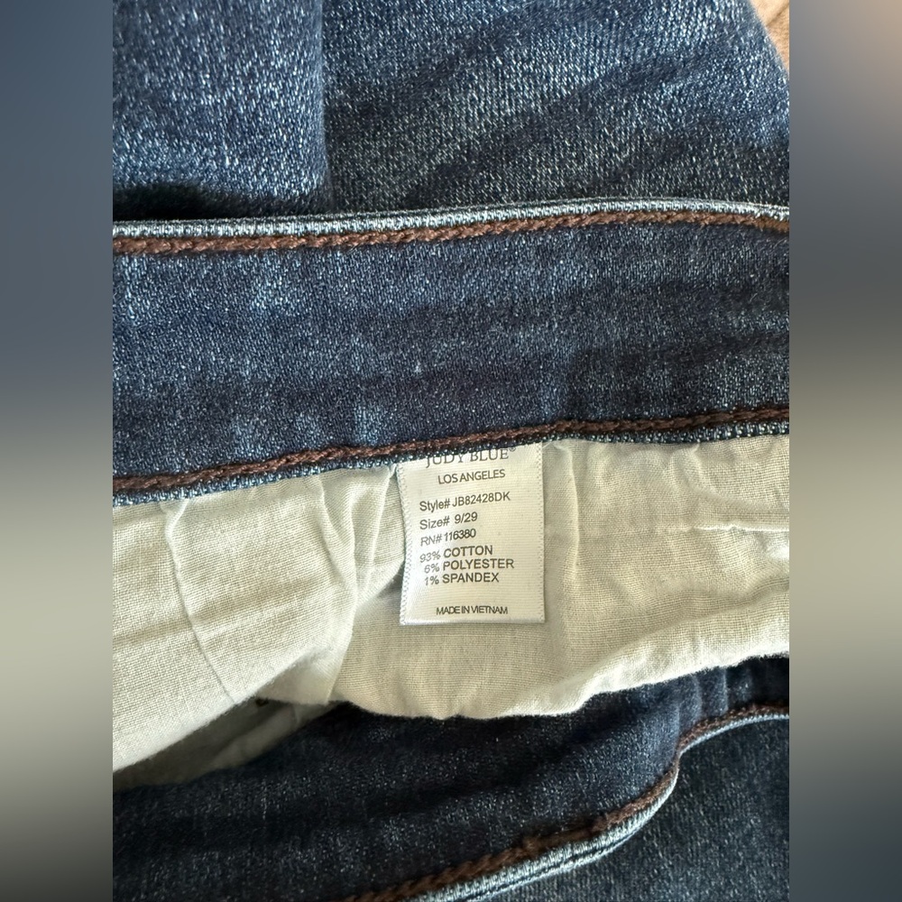 Judy Blue Dark Wash MIDRISE  Slimfit Jeans. JB82428DK.    9/29 - Picture 3 of 4